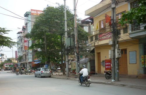 Đã kéo lại dây cáp vắt ngang đường