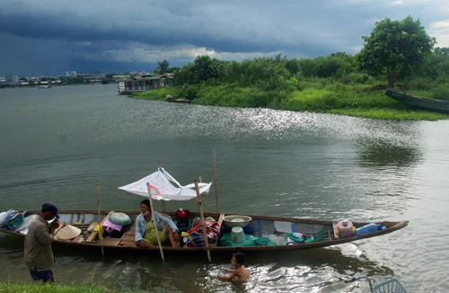 Ráng chiều bên Cồn Hến