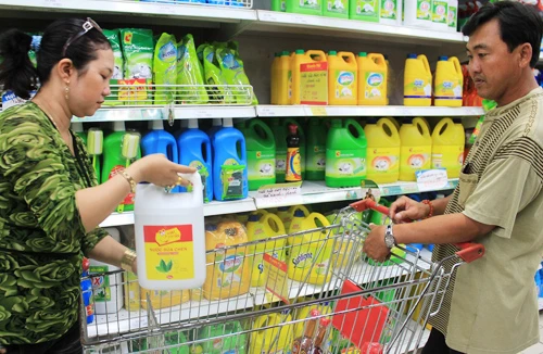 Hàng Việt yếu thế... toàn diện