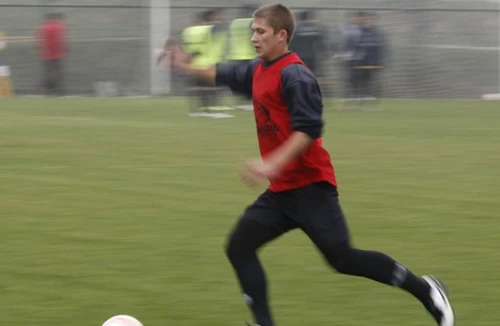 Trong tù vẫn là cầu thủ chuyên nghiệp