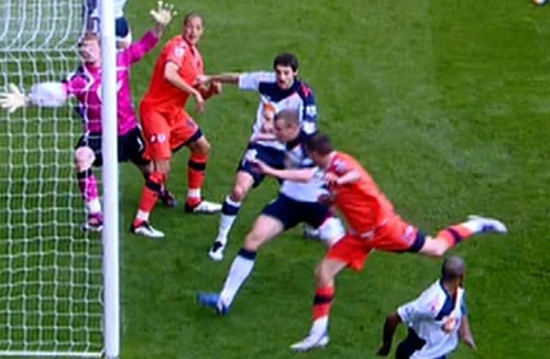 Áp dụng công nghệ vào bóng đá: Không thể thờ ơ 