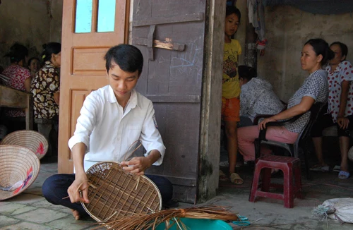 Cả nhà trông vào 500 nghìn đồng mỗi tháng