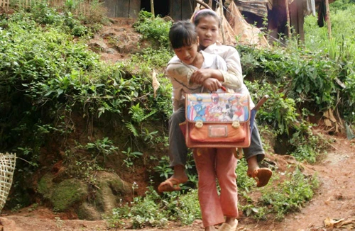 Nghị lực của cô bé tật nguyền 