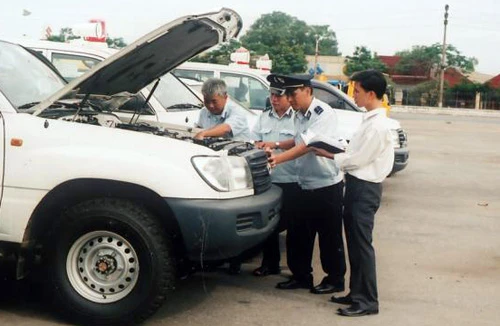 Siết chặt nhập khẩu hàng xa xỉ