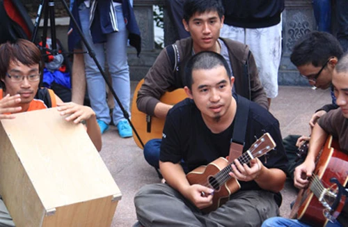 Gã “chế” du ca