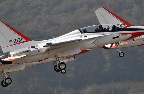 Philippines có thể điều tàu trở lại nếu tàu Trung Quốc không rời đi 