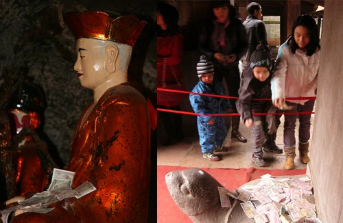 Đút lót thánh thần