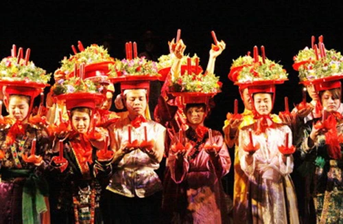 Nức tiếng làng hát văn 