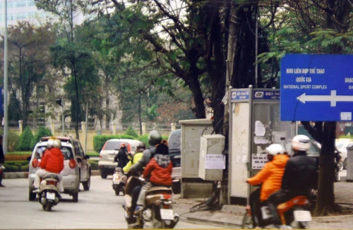 Đường, phố Hà Nội nhiều nơi thiếu biển tên, biển chỉ dẫn