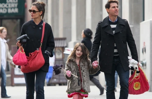 Tom Cruise và Katie Holmes chia tay: Bóng đen của “kẻ thứ ba” 