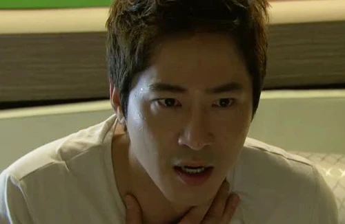 Hiện tượng bừng tỉnh, thở gấp lúc nửa đêm 