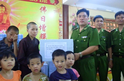 Sẻ chia tấm lòng nhân ái 