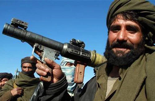 Pakistan hỗ trợ Taliban giành lại chính quyền