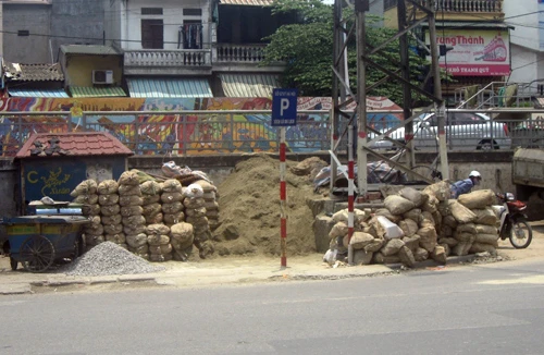Lo cho cột điện cao thế