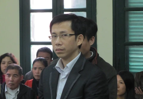 Thao túng chứng khoán, giả mạo hồ sơ vay tiền ngân hàng 