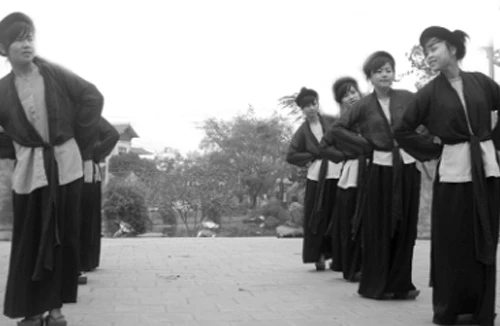 Phá lời nguyền, giữ gìn vốn cổ 