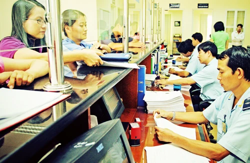 Hải quan điện tử: Doanh nghiệp “tố” đường truyền hay nghẽn