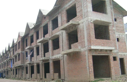 Thừa nhà, dân vẫn không mua nổi 