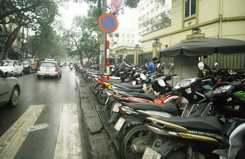 Vỉa hè chia năm, xẻ bảy 