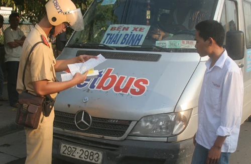 Uống rượu bia, lái xe không được xuất bến 