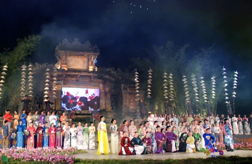 Festival Huế 2012: Đằm thắm sắc hoa 