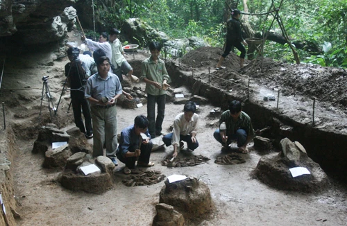 Bí mật hang mộ táng ở Tuyên Quang