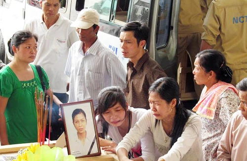 Vụ cháy xưởng may tại Nga: Đưa 14 di hài, thi hài về quê hương 