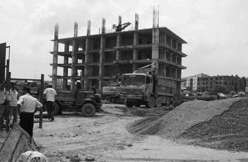 Thông xe đường tạm qua “hố tử thần” 