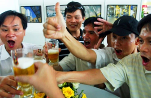 Vũ trụ ngả nghiêng trong đáy cốc