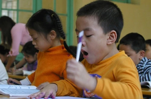 Quy định mới về dạy thêm, học thêm mới chỉ cấm được trên... văn bản