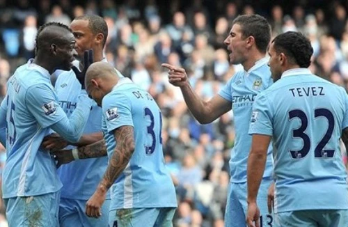 Man City giương cờ trắng 