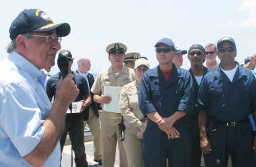 Bộ trưởng Quốc phòng Mỹ thăm vịnh Cam Ranh
