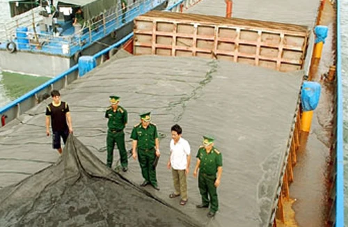 Khoáng sản vượt biển “chảy” sang Trung Quốc: Lợi mình hại nước