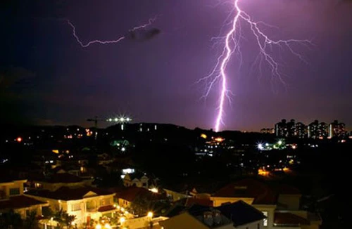 Việt Nam có tỷ lệ sét xuất hiện nhiều nhất: Những phòng chống rất chủ quan