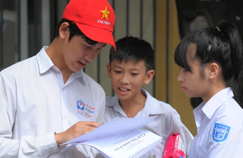 Hàng loạt trường công bố điểm chuẩn ĐH 2012 