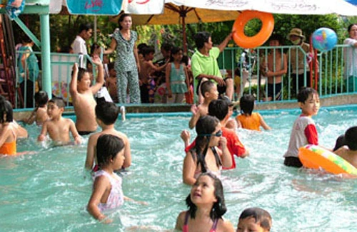 Có lo thiếu chỗ cho trẻ em học bơi? 