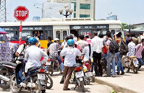 Luyện thi hay… luyện chơi? 