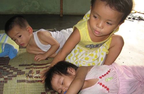 Ai sẽ trông con cho tôi đi làm?