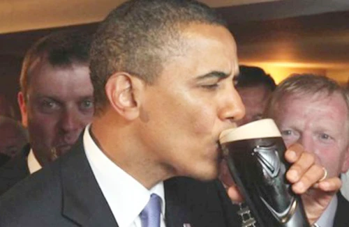Ông Obama “ghi điểm” vì biết... uống bia