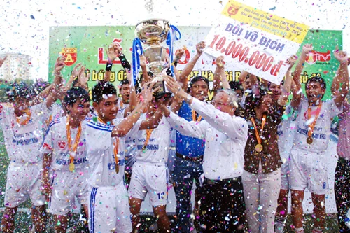 THPT Nguyễn Thị Minh Khai đăng quang