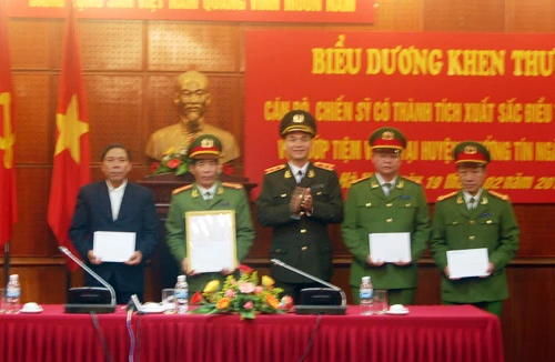 Lãnh đạo Bộ Công an gửi Điện khen