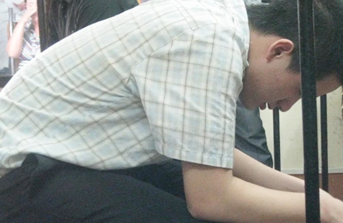  “Dụ” bạn gái 13 tuổi vào nhà nghỉ 