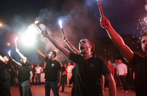 Khủng hoảng sinh... cực đoan