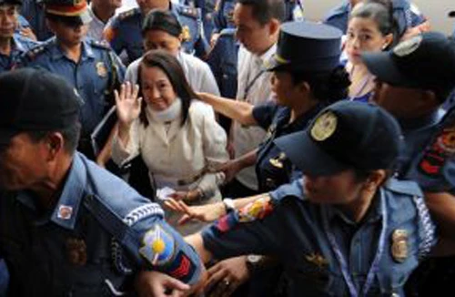 Bà Arroyo phủ nhận tội phá hoại bầu cử