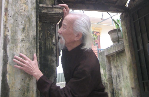 “Phi râu tóc bất thành Hồng Chương” 