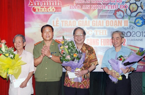 Trao giải “Cuồng nhiệt cùng EURO 2012”