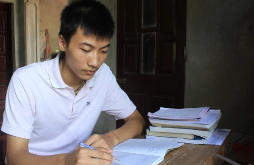 Chàng thủ khoa huyện nghèo đứng thứ 2 toàn quốc