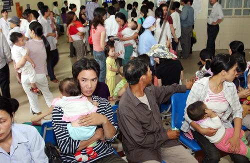 Khi người dân không tin vào “tuyến dưới” 