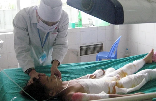 Đắp thuốc nam chữa bỏng: Nhiều trẻ tử vong, tai biến nặng