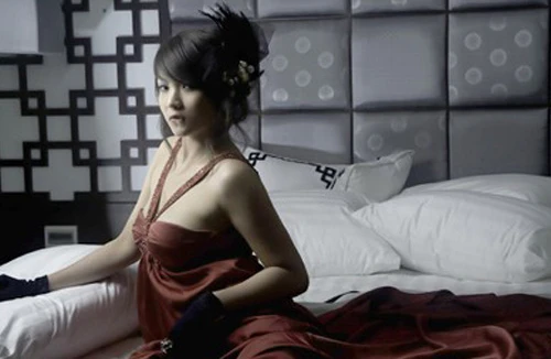 Đồng hành cùng tai tiếng